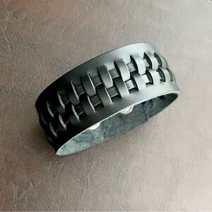 🟦SALE🟦 NEW Artisan made genuine leather bracelet